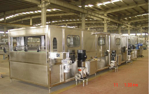 Automatic Flavor Water Hot Filling Machine 15000BHP Integrated Safe