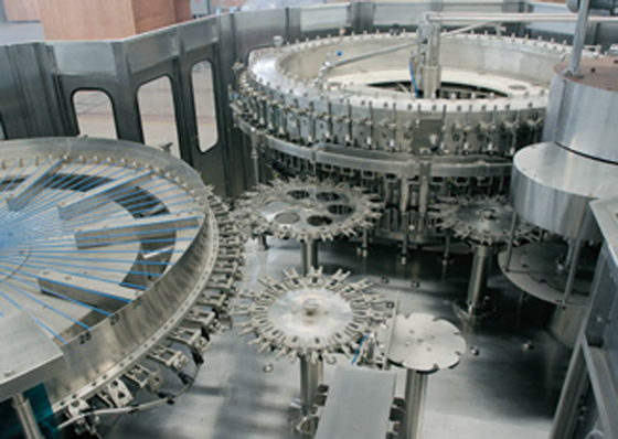 A máquina de enchimento carbonatada giratória automática da bebida, 20000BPH 80 dirige